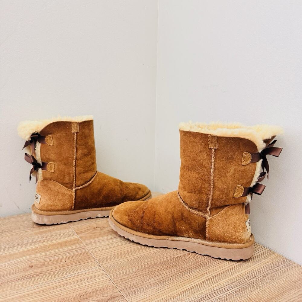UGG Bailey Bow II boots in chestnut Women’s Size 9 - Picture 7 of 10